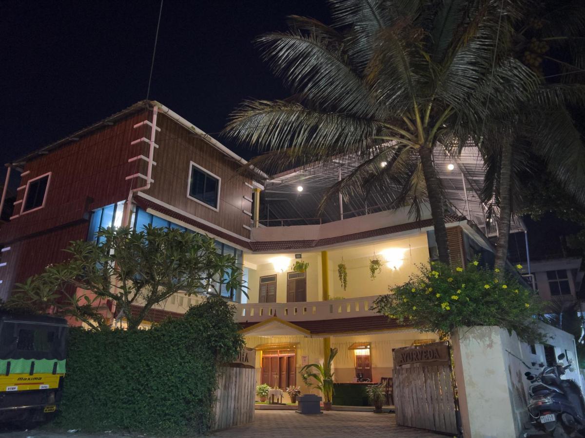 Vedha Ayurvedic Panchakarma Treatment Centre Hotell Alappuzha Exteriör bild