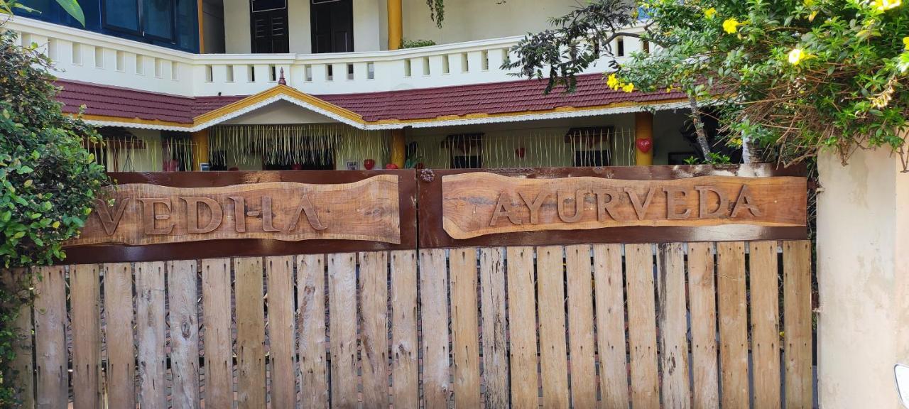 Vedha Ayurvedic Panchakarma Treatment Centre Hotell Alappuzha Exteriör bild