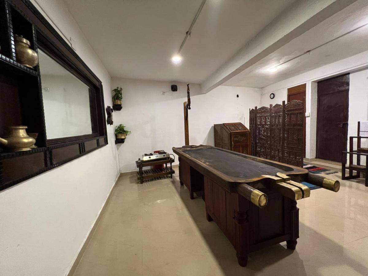 Vedha Ayurvedic Panchakarma Treatment Centre Hotell Alappuzha Exteriör bild