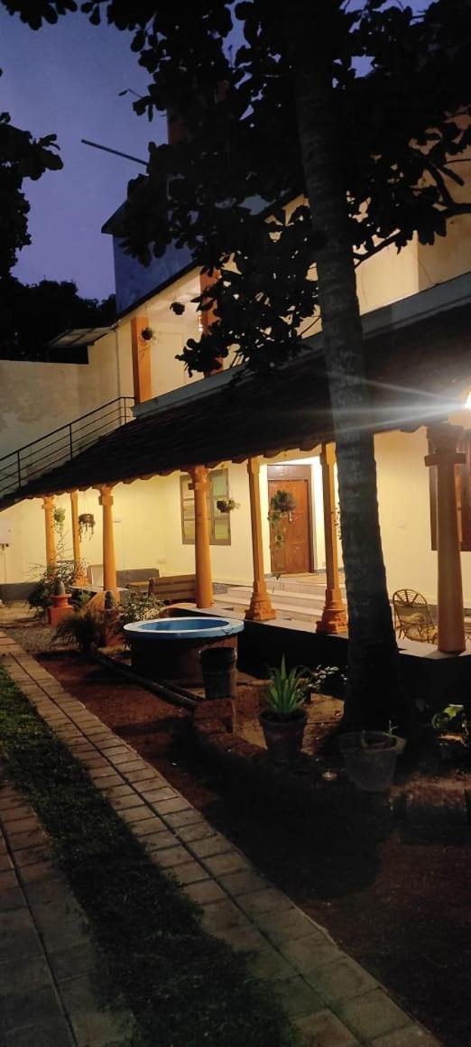 Vedha Ayurvedic Panchakarma Treatment Centre Hotell Alappuzha Exteriör bild