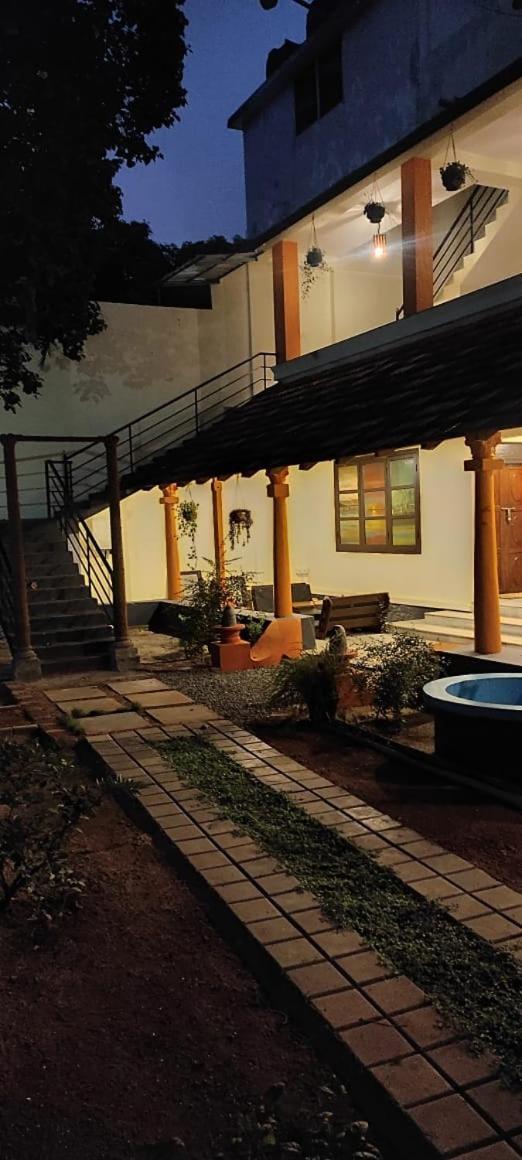 Vedha Ayurvedic Panchakarma Treatment Centre Hotell Alappuzha Exteriör bild